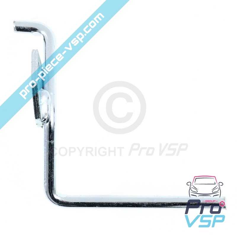 Belt retainer rod