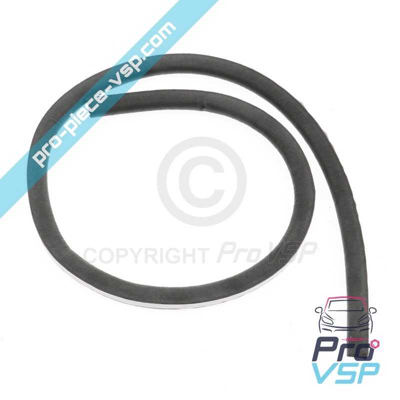 Headlight surround seal